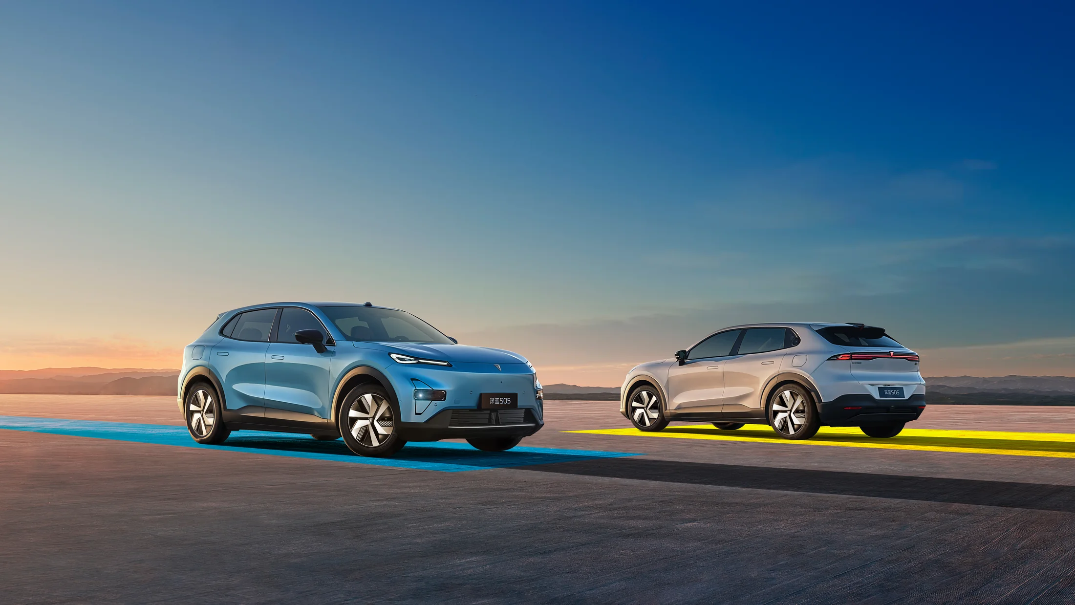 Two DEEPAL S05 electric SUVs at sunset